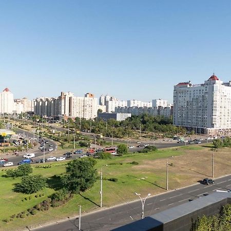 Stylish Panoramic Apartments. Smartplaza. Metro Minskaya Kiev Bagian luar foto