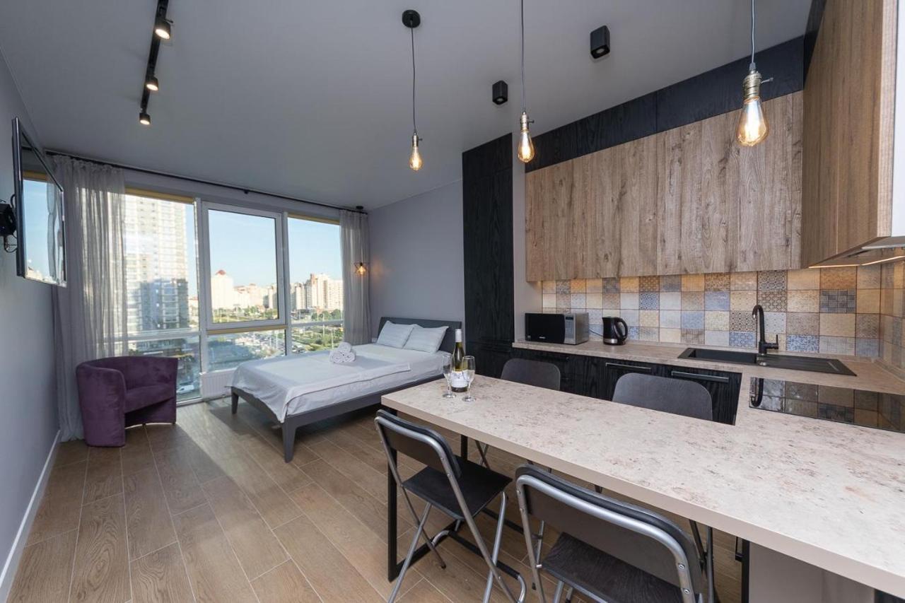 Stylish Panoramic Apartments. Smartplaza. Metro Minskaya Kiev Bagian luar foto