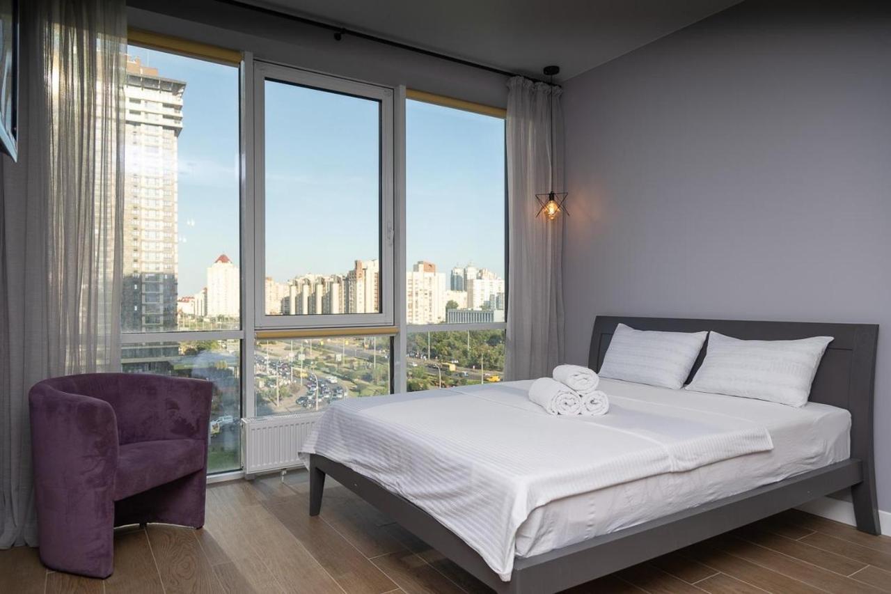 Stylish Panoramic Apartments. Smartplaza. Metro Minskaya Kiev Bagian luar foto