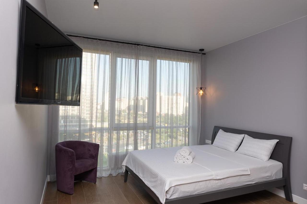 Stylish Panoramic Apartments. Smartplaza. Metro Minskaya Kiev Bagian luar foto