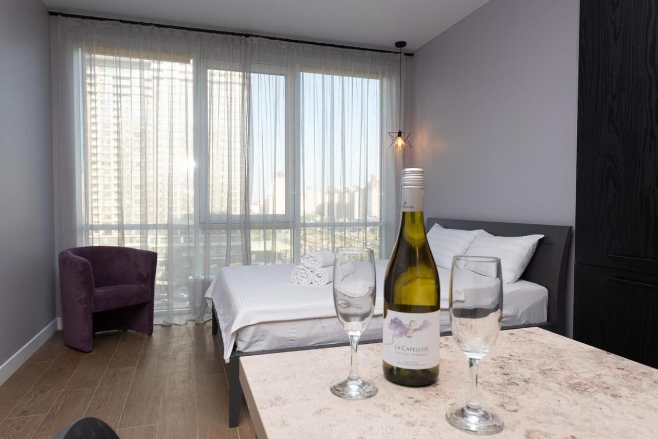 Stylish Panoramic Apartments. Smartplaza. Metro Minskaya Kiev Bagian luar foto