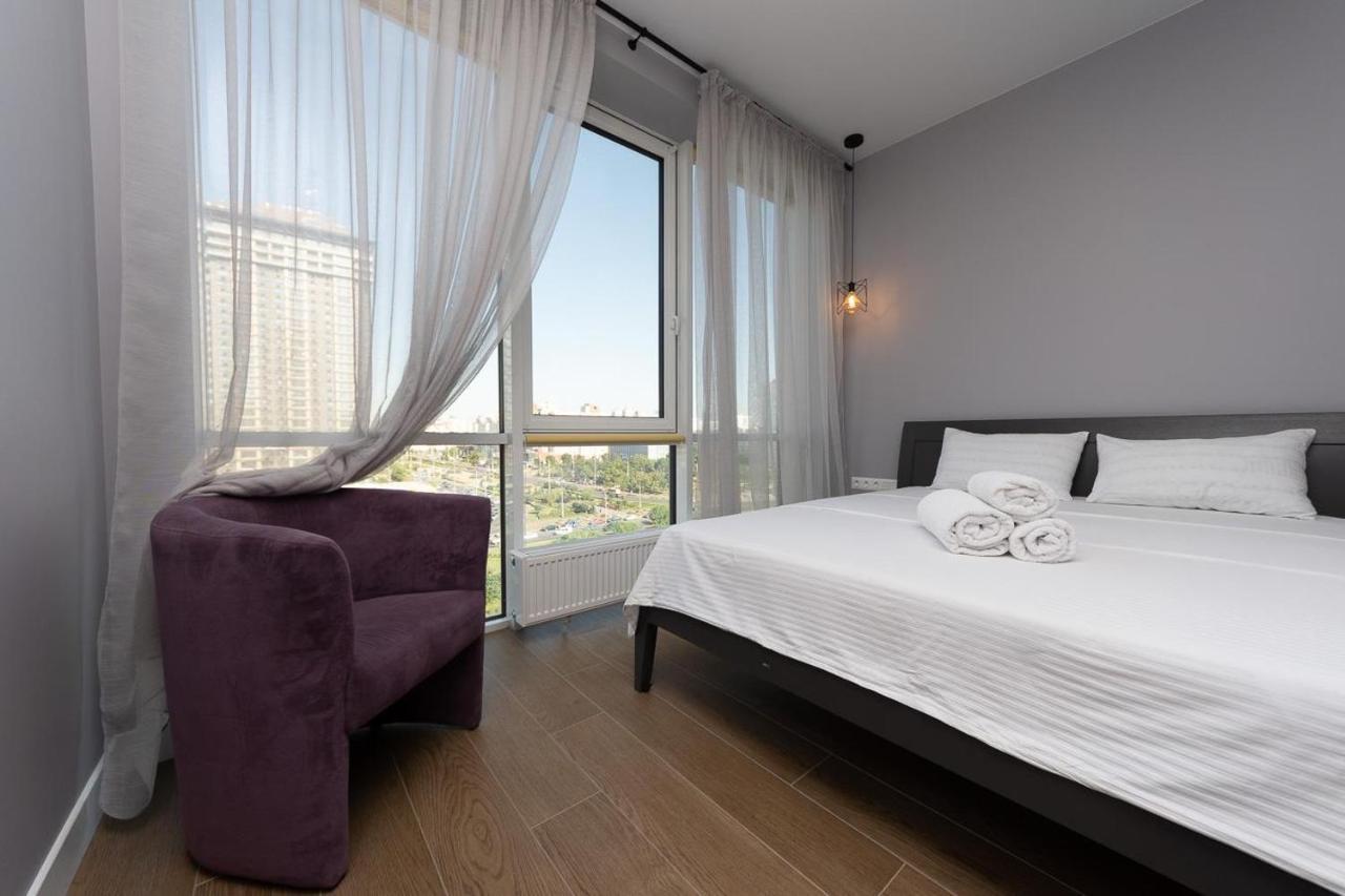 Stylish Panoramic Apartments. Smartplaza. Metro Minskaya Kiev Bagian luar foto