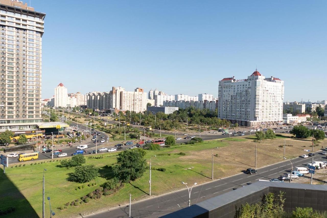 Stylish Panoramic Apartments. Smartplaza. Metro Minskaya Kiev Bagian luar foto