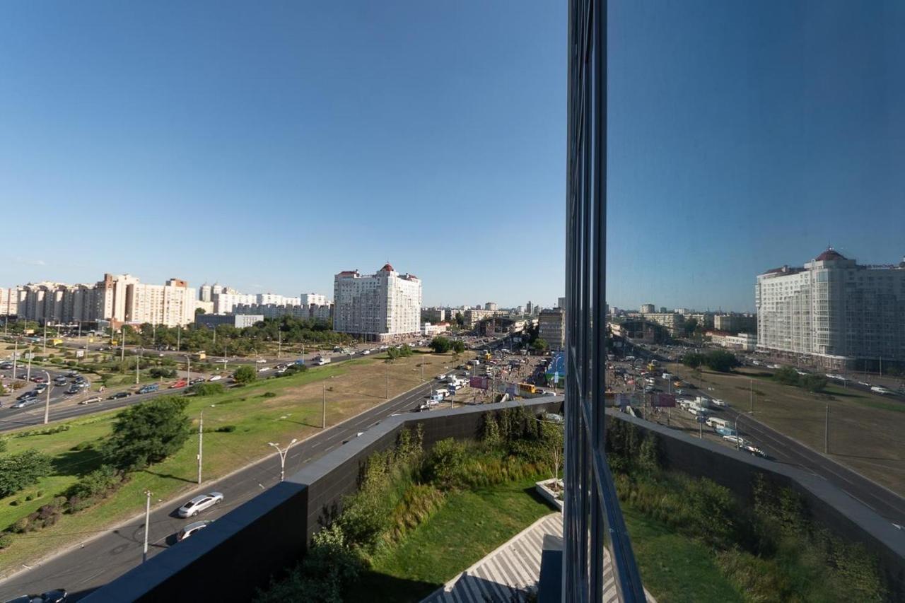 Stylish Panoramic Apartments. Smartplaza. Metro Minskaya Kiev Bagian luar foto